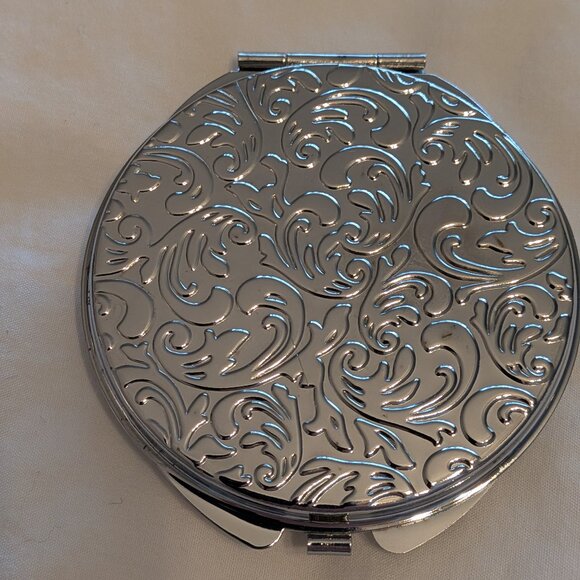 NIB Floral metal compact mirror from Korea - Picture 6 of 6